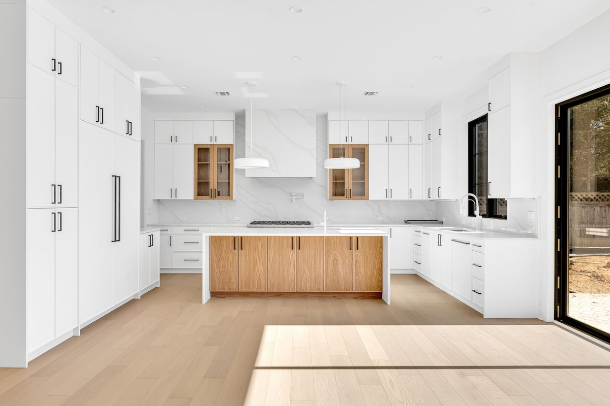 kitchen galley and exterior sightlines